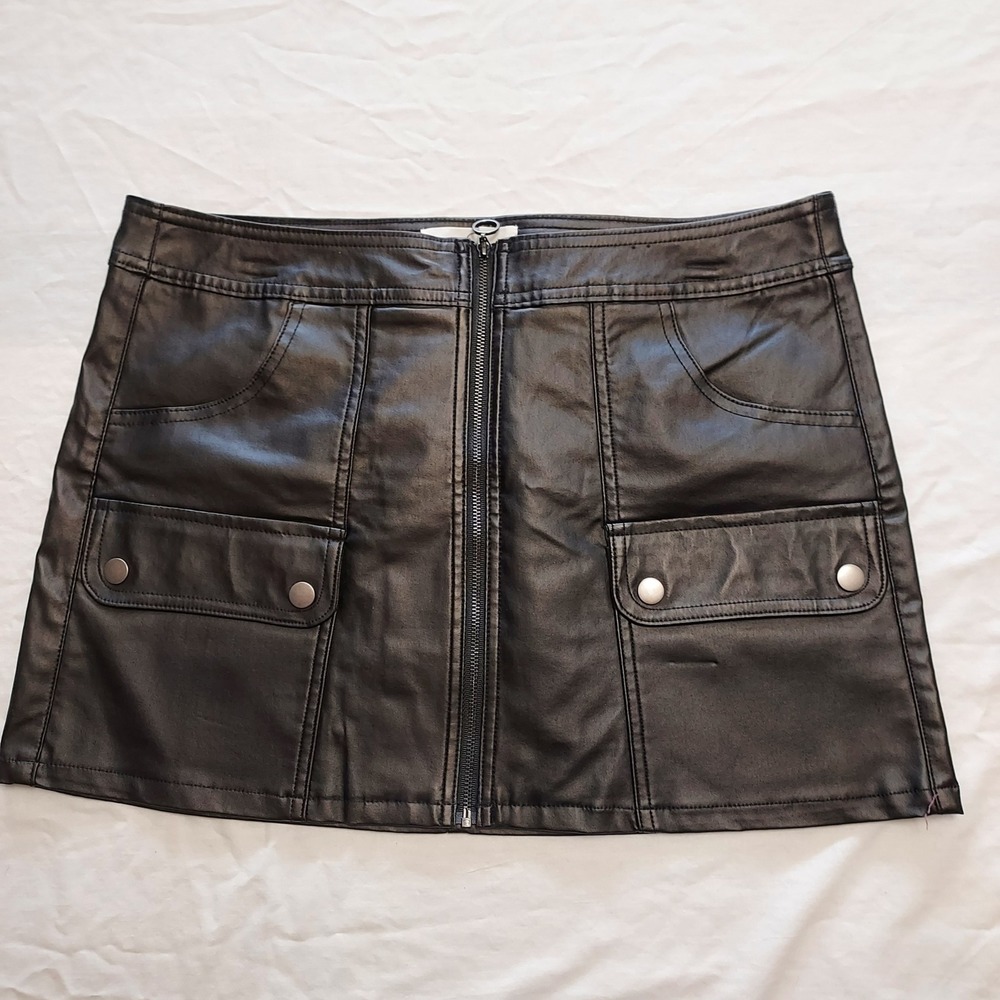 Black Faux Leather Mini Skirt Front Zip Cargo Pockets Moto City Y2K Goth M 8-10